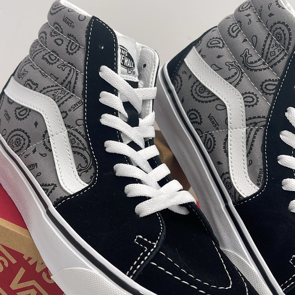 Vans Men’s Sk8-Hi Paisley Gray/True White
VN0005U9BGJ
Sneakerss - Picture 7 of 16